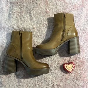 lucky brand brown leather boots 🍀